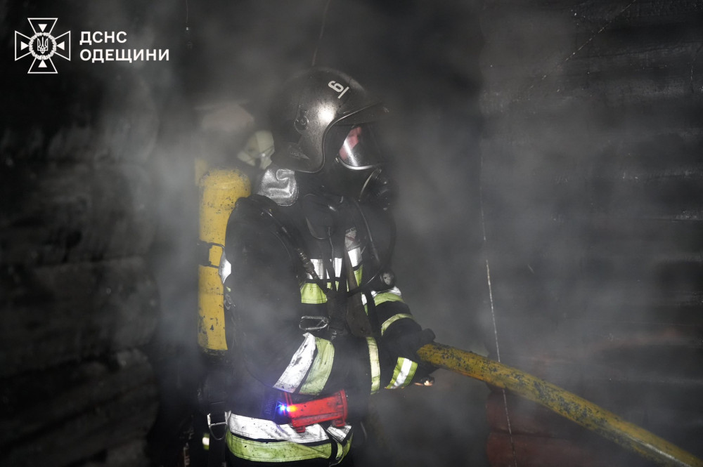 В Киевском районе Одессы произошел пожар в бане, спасатели оперативно потушили огонь.