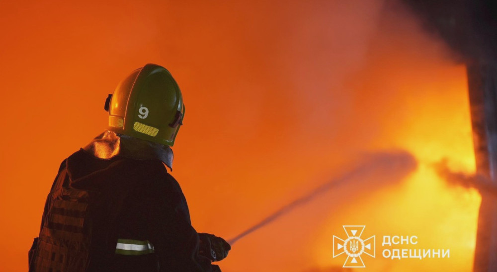 В Ширяевом произошел пожар в гараже, в результате которого пострадал молодой человек.