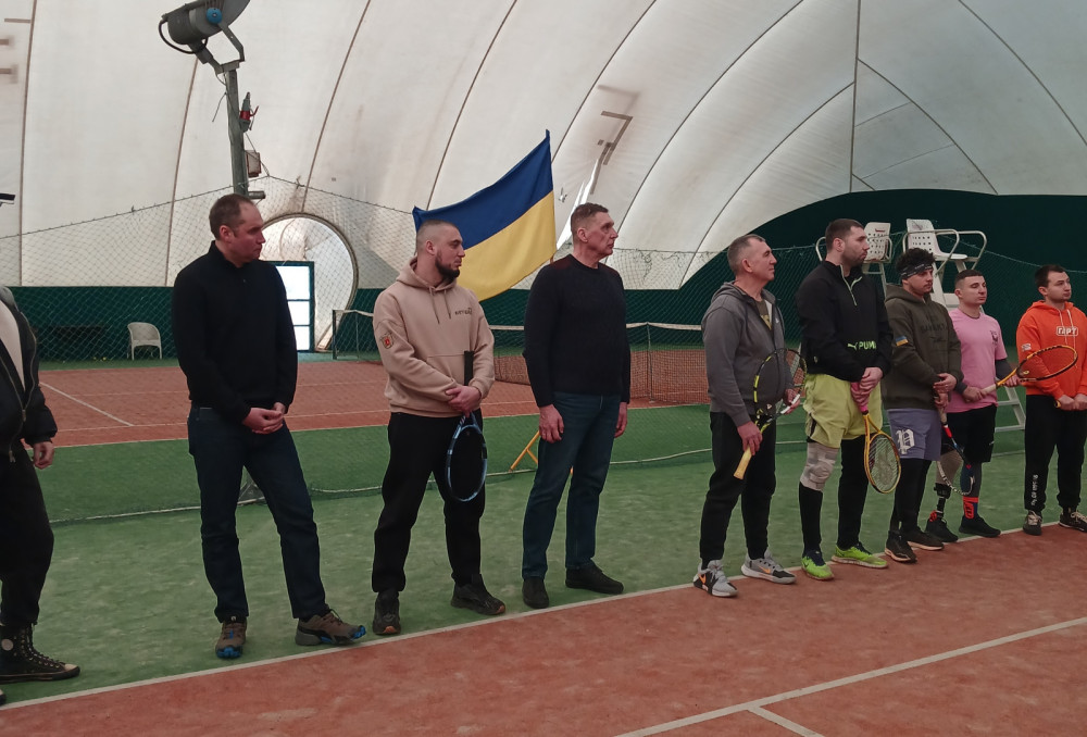 Обзор открытой тренировки по теннису для ветеранов войны в Одессе, предлагающей новые возможности в адаптивном спорте.