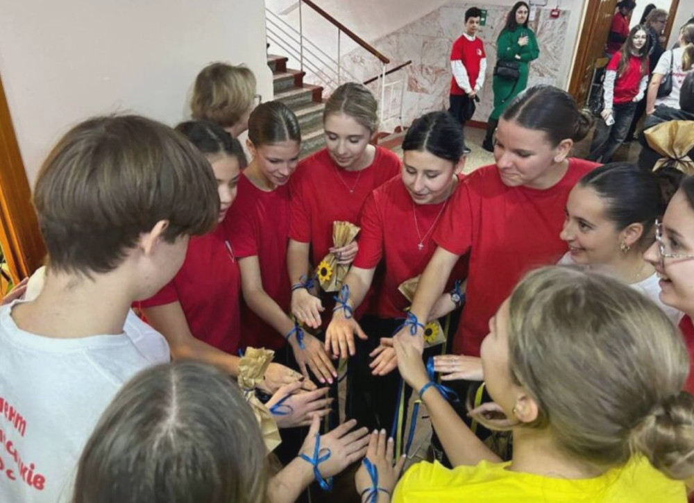 8192 image for slide